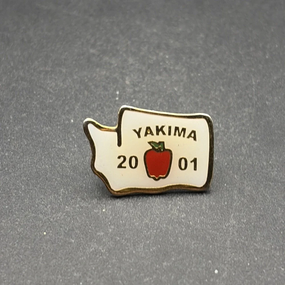 Yakima Washington 2001 Apple State Outline Lapel‎ Hat Pin